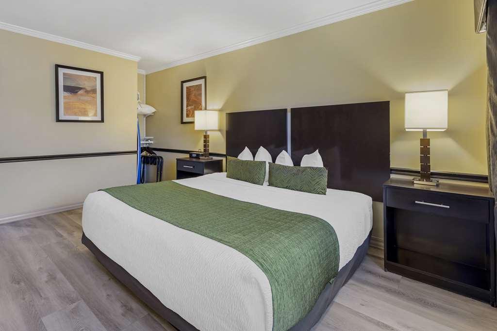 Western Canoga Park Motor 4* Los Angeles
