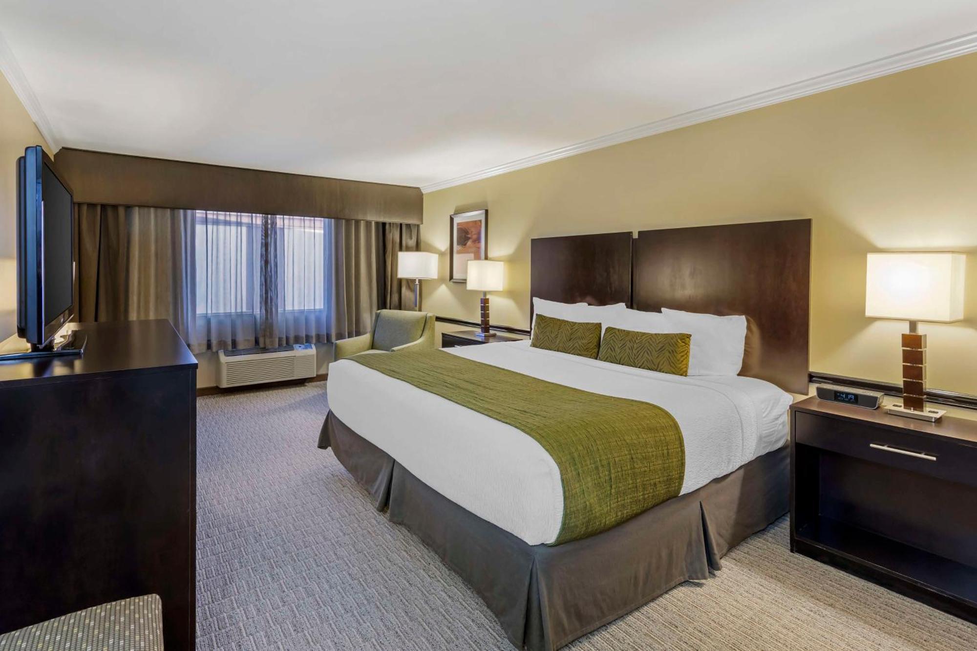 Western Canoga Park Motor Hotel 4*