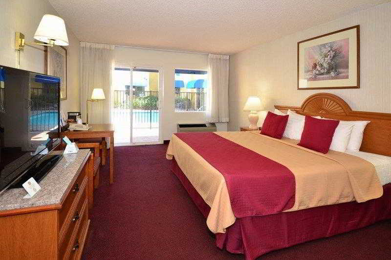 Western Canoga Park Motor Hotel