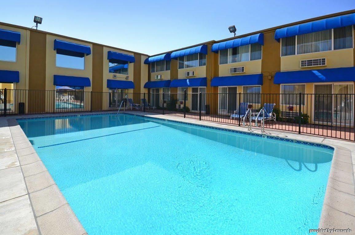 Western Canoga Park Motor Hotel
